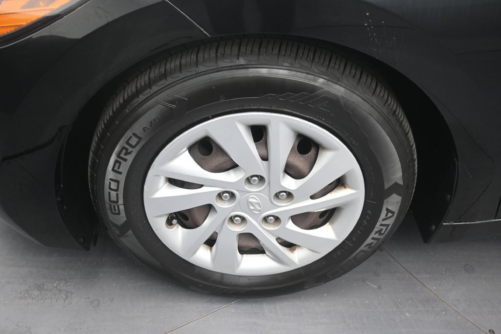 Used 2017 Hyundai Elantra SE FWD image 9