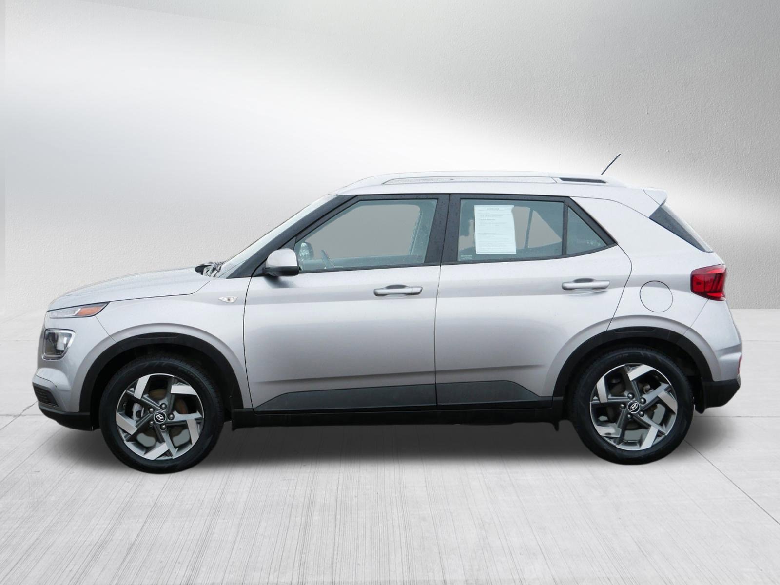 Certified 2023 Hyundai Venue SEL FWD image 4