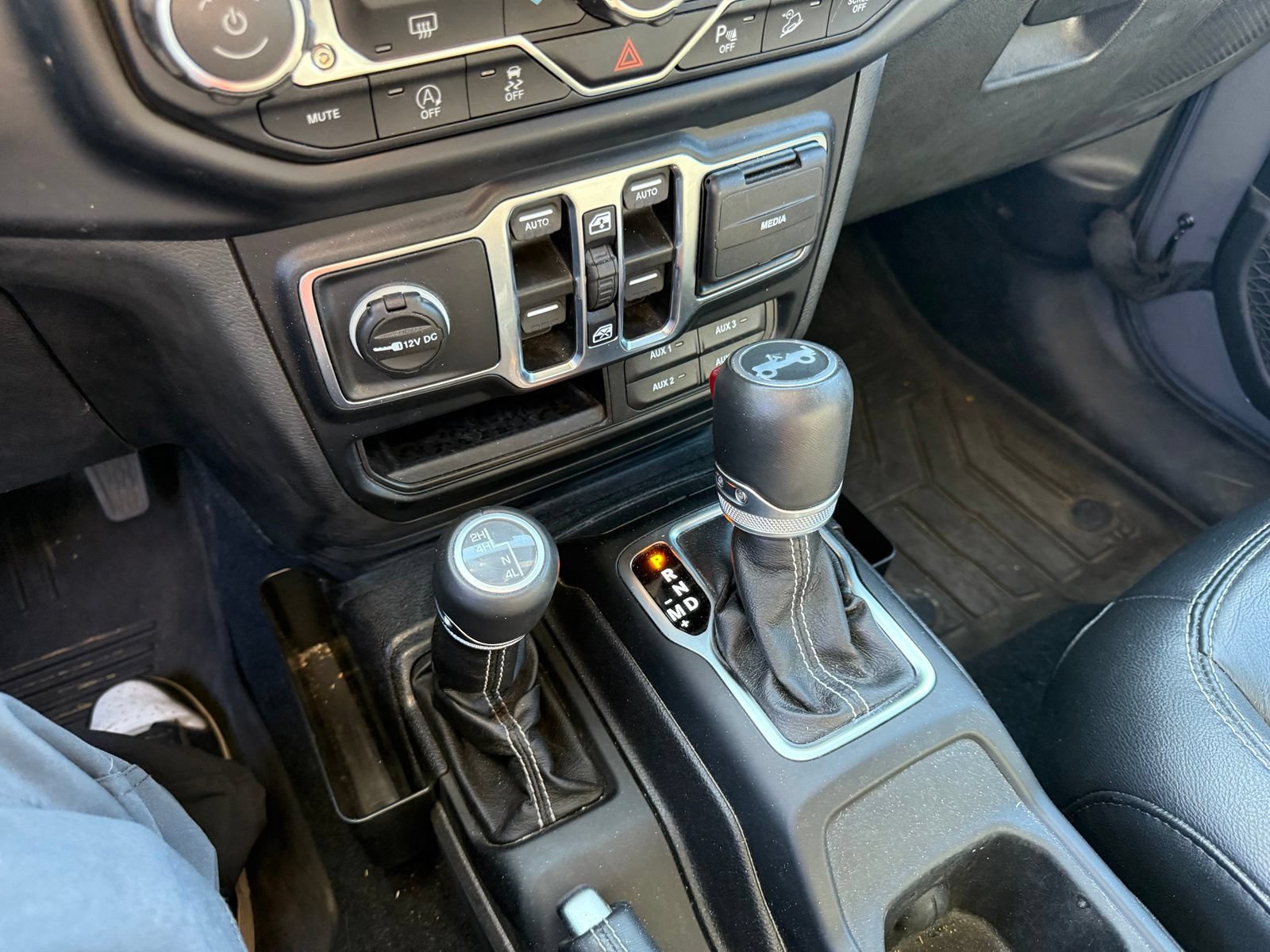 Used 2019 Jeep Wrangler Unlimited Sahara AWD/4WD image 21