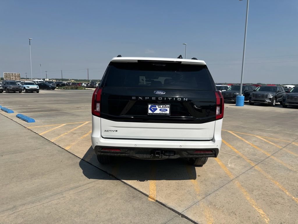 Used 2025 Ford Expedition Active AWD/4WD image 6