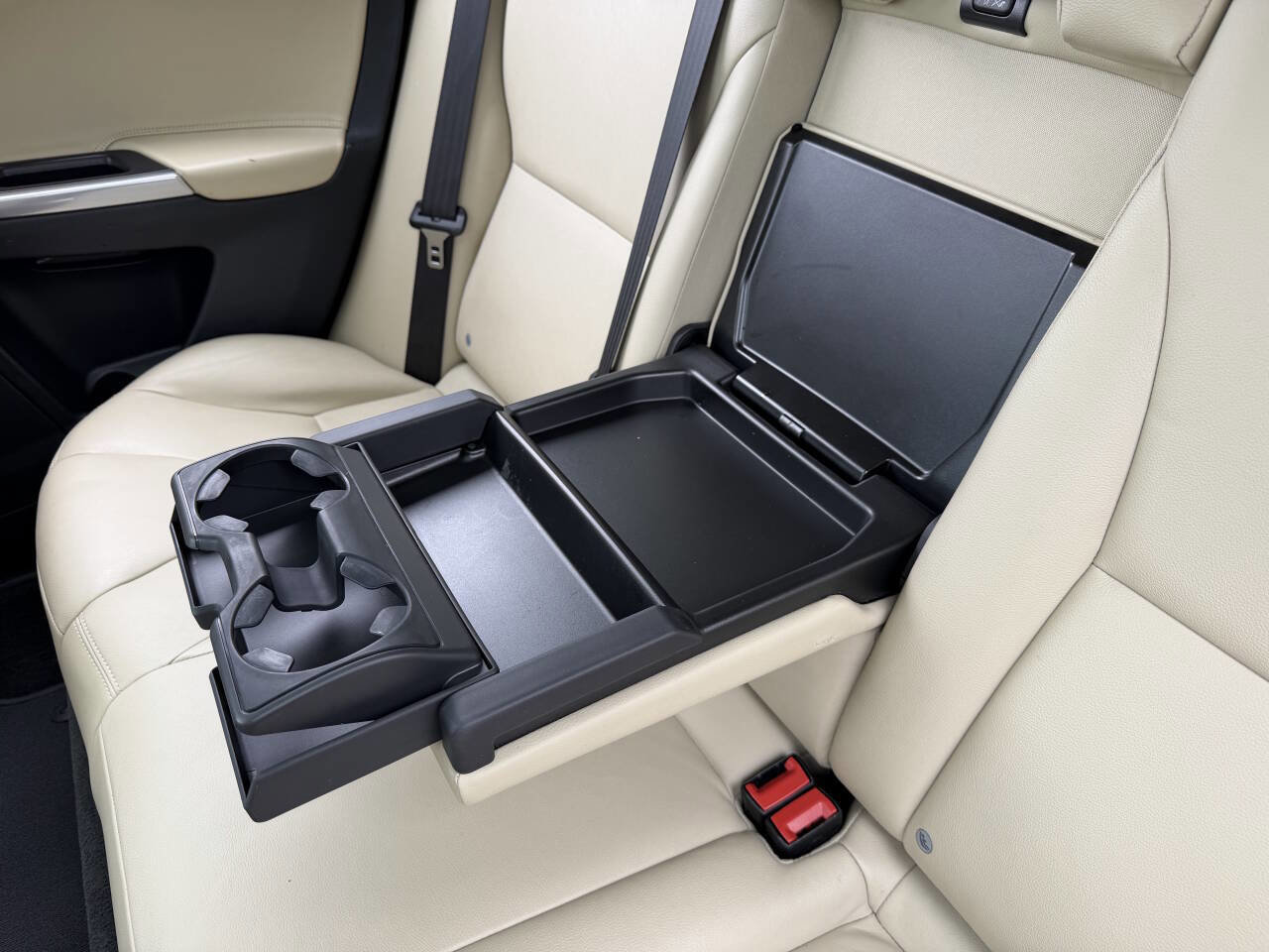 Used 2016 Volvo XC60 T5 Premier w/ Proximity Package image 36