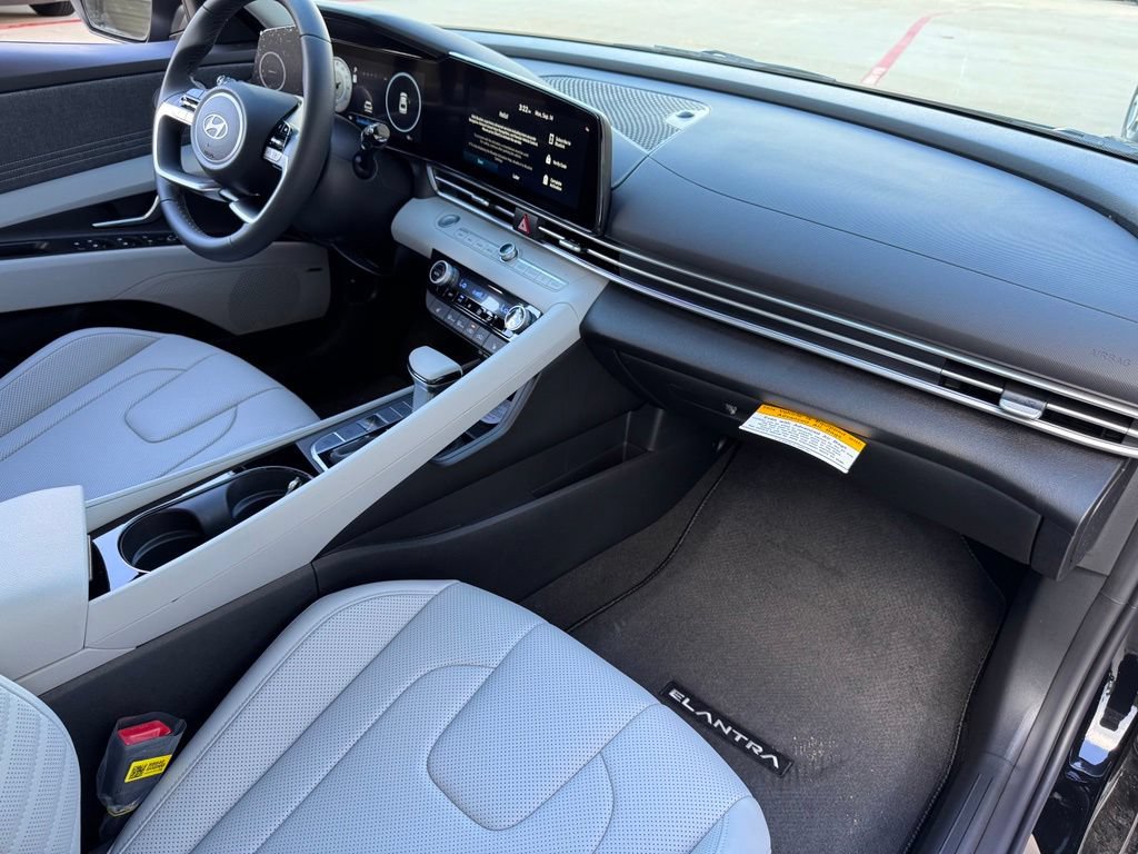 New 2026 Hyundai Elantra Limited FWD image 17