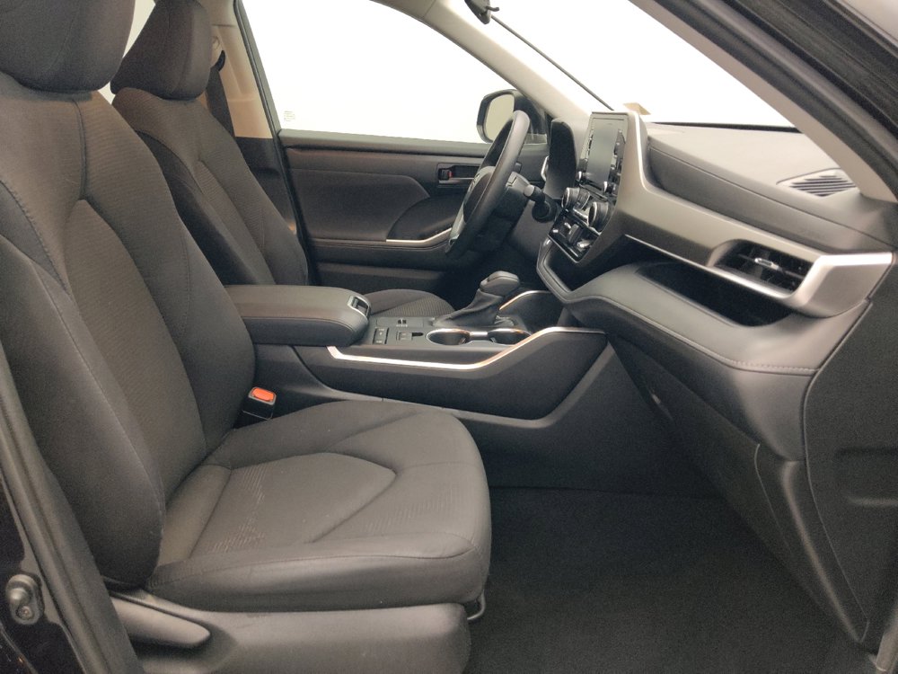 Used 2021 Toyota Highlander L FWD image 21