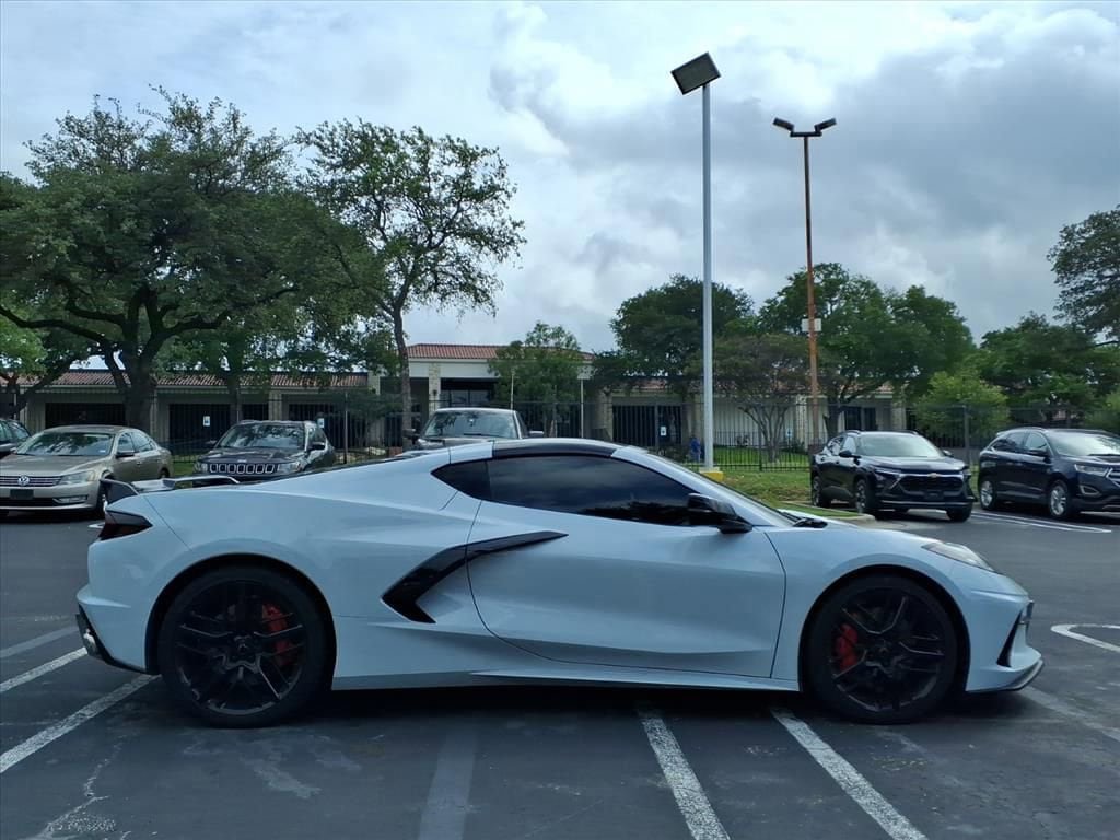 Used 2022 Chevrolet Corvette Stingray Preferred Cpe w/ Z51 Performance Package RWD image 4