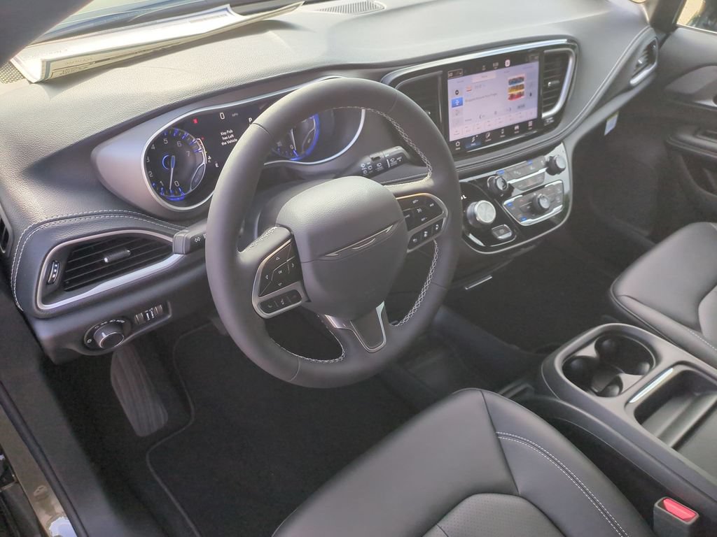 New 2027 Chrysler Pacifica Select FWD image 15