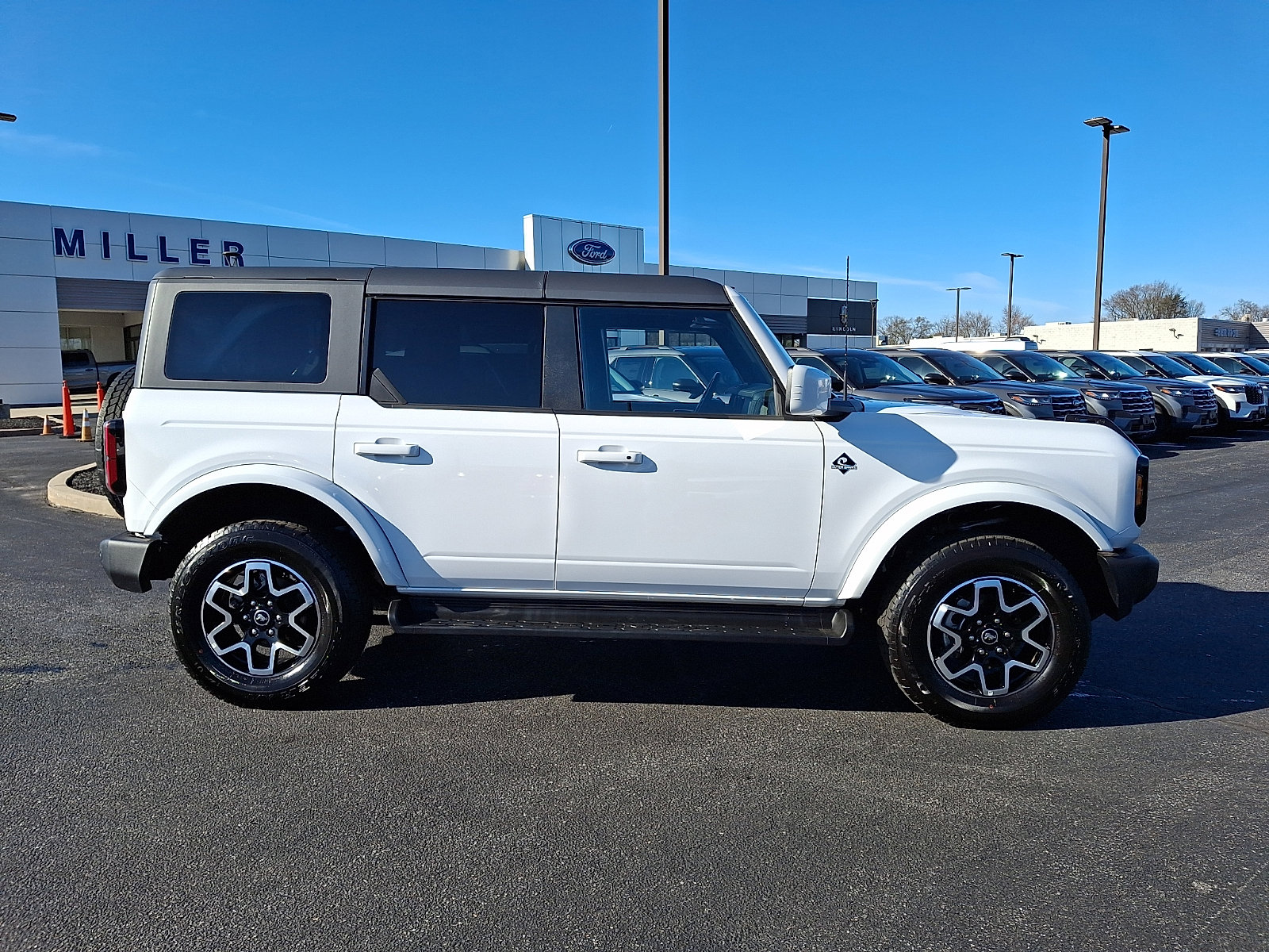 Used 2025 Ford Bronco Outer Banks image 7