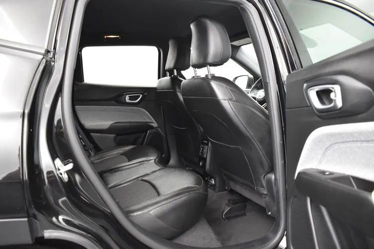 Used 2024 Jeep Compass Latitude AWD/4WD image 18