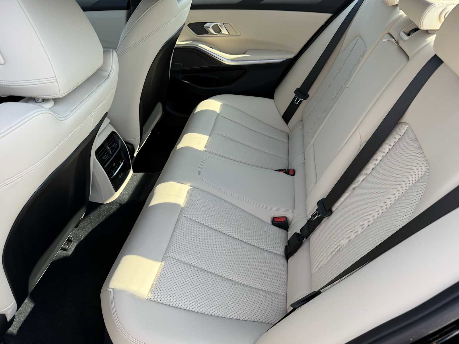 New 2025 BMW 330i xDrive Sedan w/ Premium Package image 28