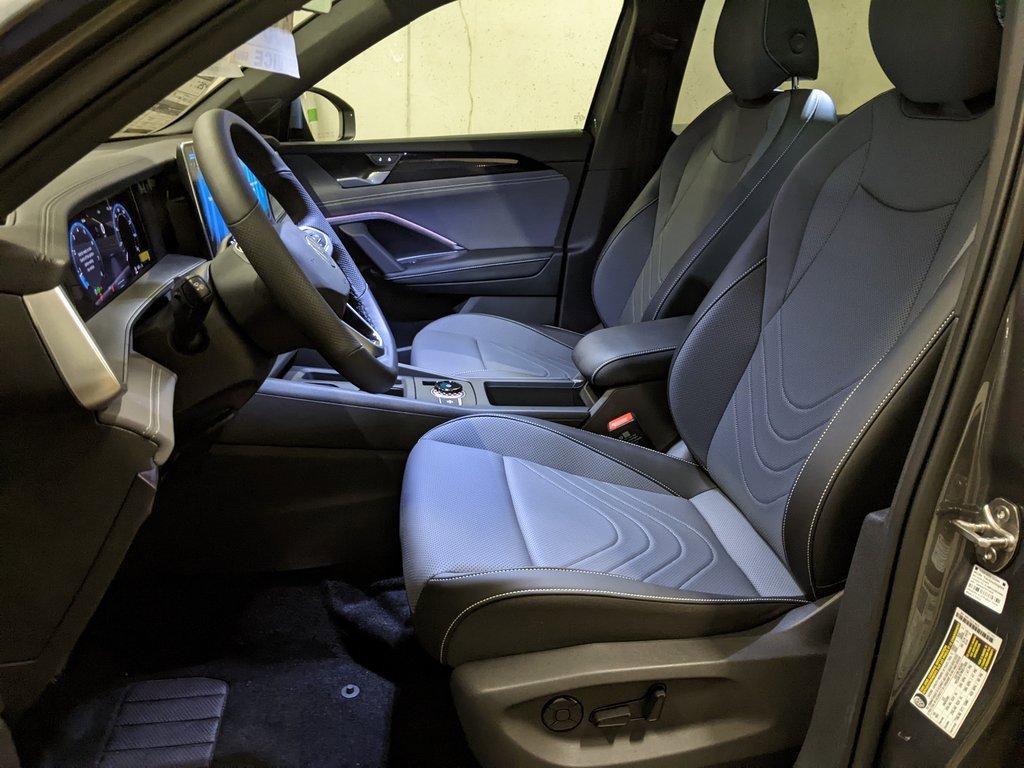 New 2025 Volkswagen Tiguan SE R-Line image 11