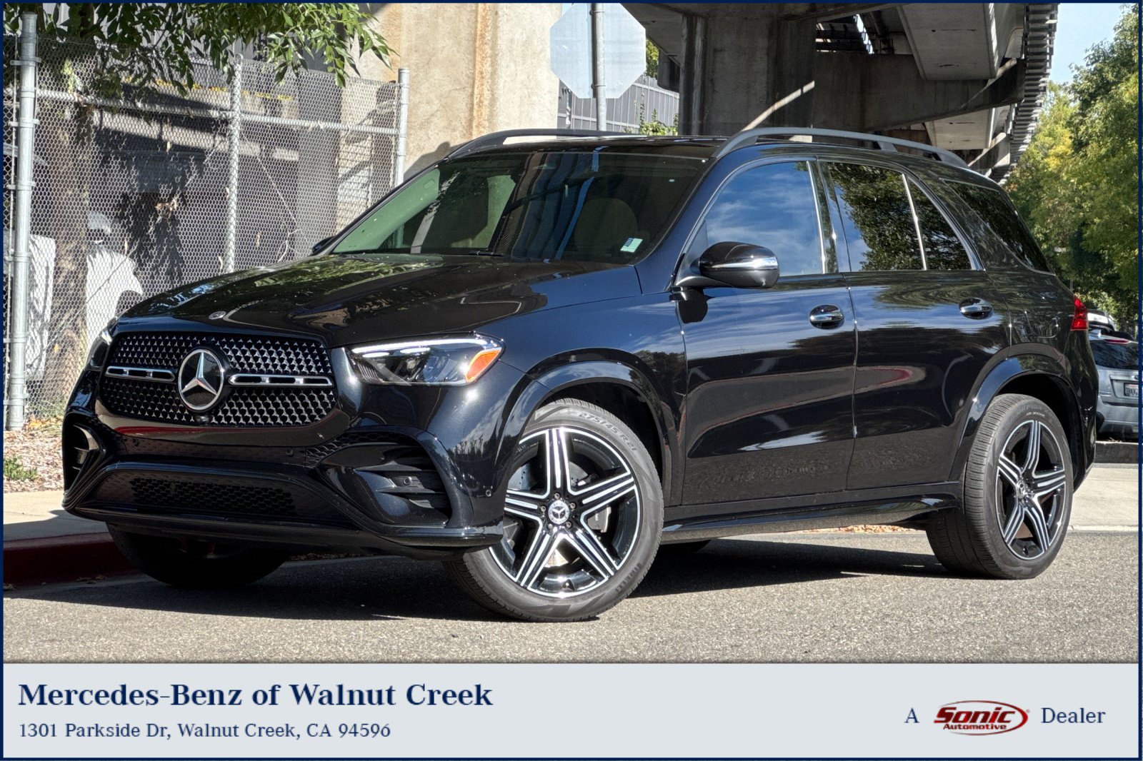 Used 2024 Mercedes-Benz GLE 450e 4MATIC image 1