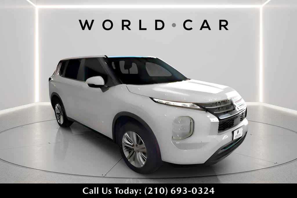 Used 2024 Mitsubishi Outlander ES image 1