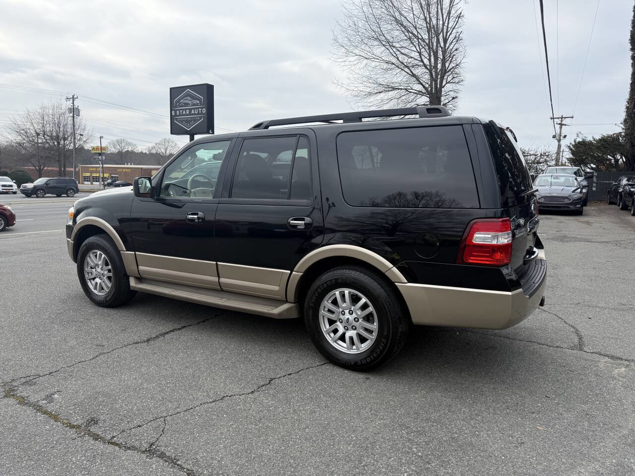 Used 2012 Ford Expedition XLT image 7