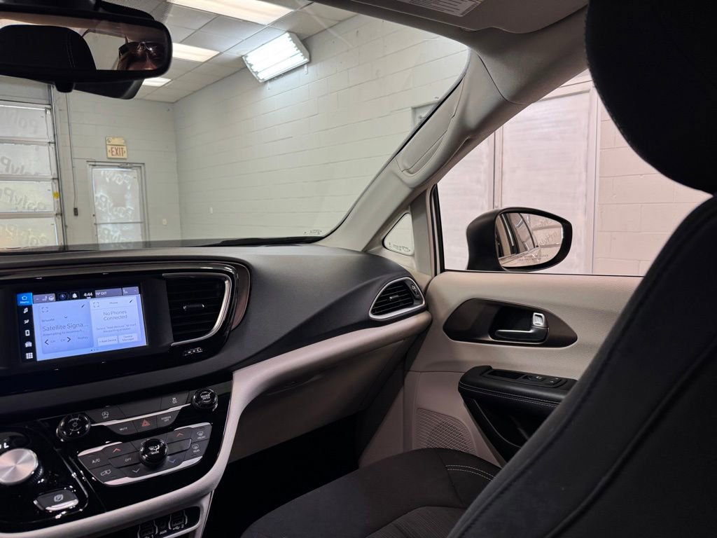 Used 2023 Chrysler Voyager LX FWD image 19
