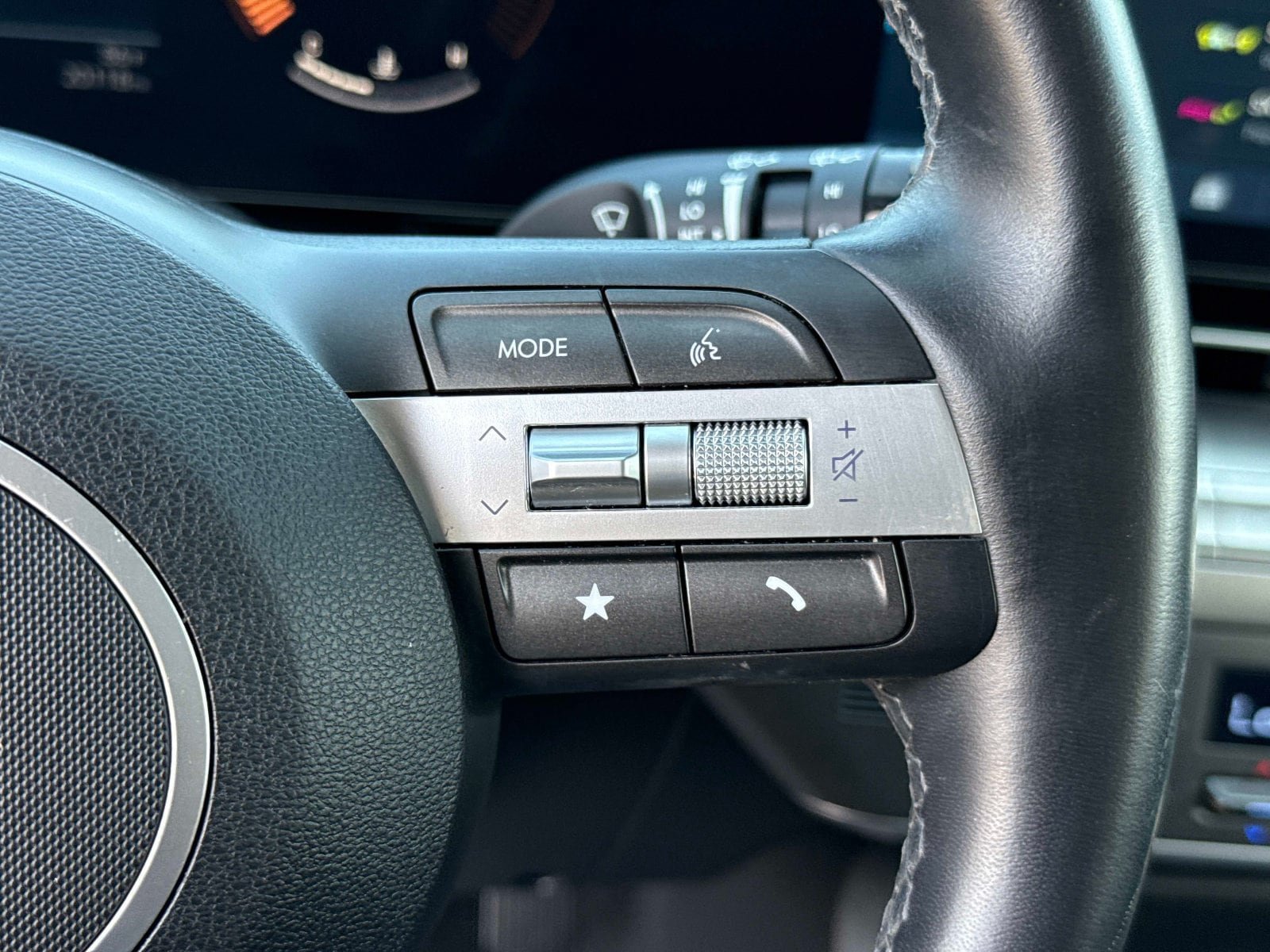 Used 2024 Hyundai Kona SEL FWD image 30