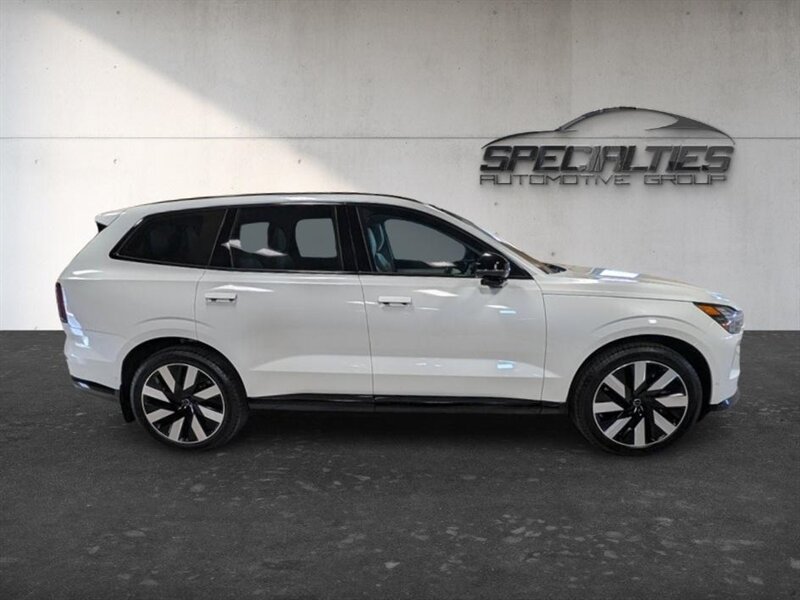 Used 2025 Volvo EX90 Ultra AWD/4WD image 11