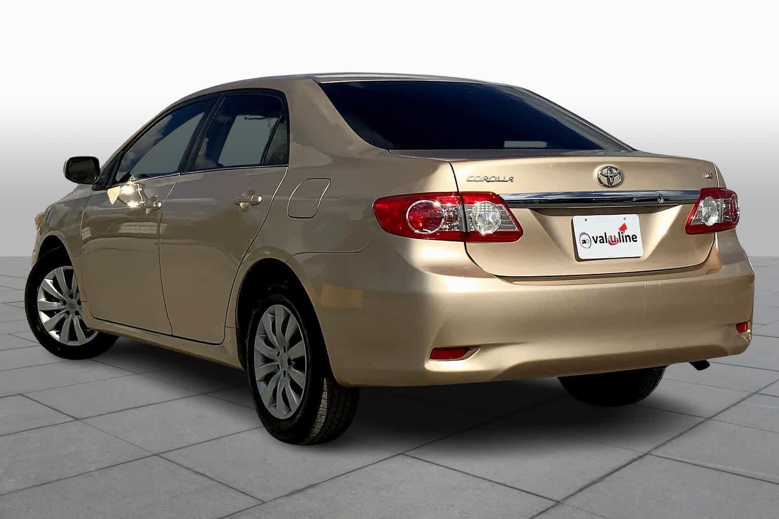 Used 2013 Toyota Corolla LE FWD image 12