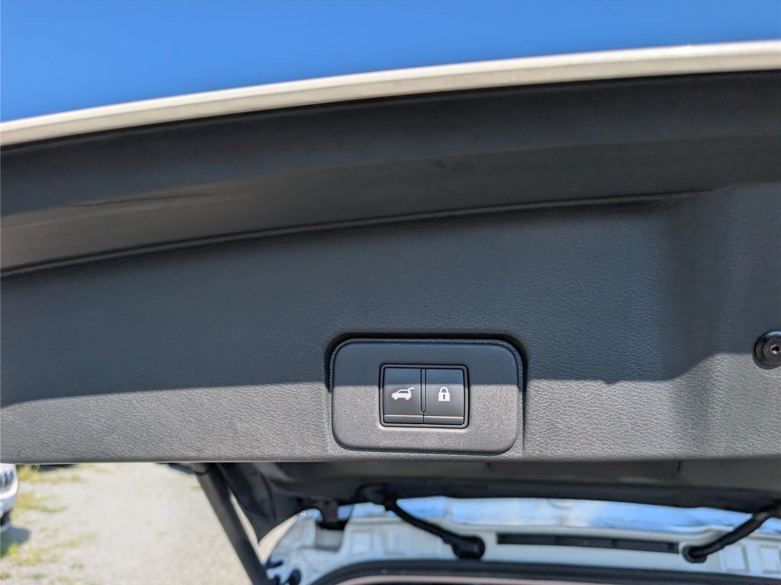 Used 2022 Nissan Rogue Platinum AWD/4WD image 14