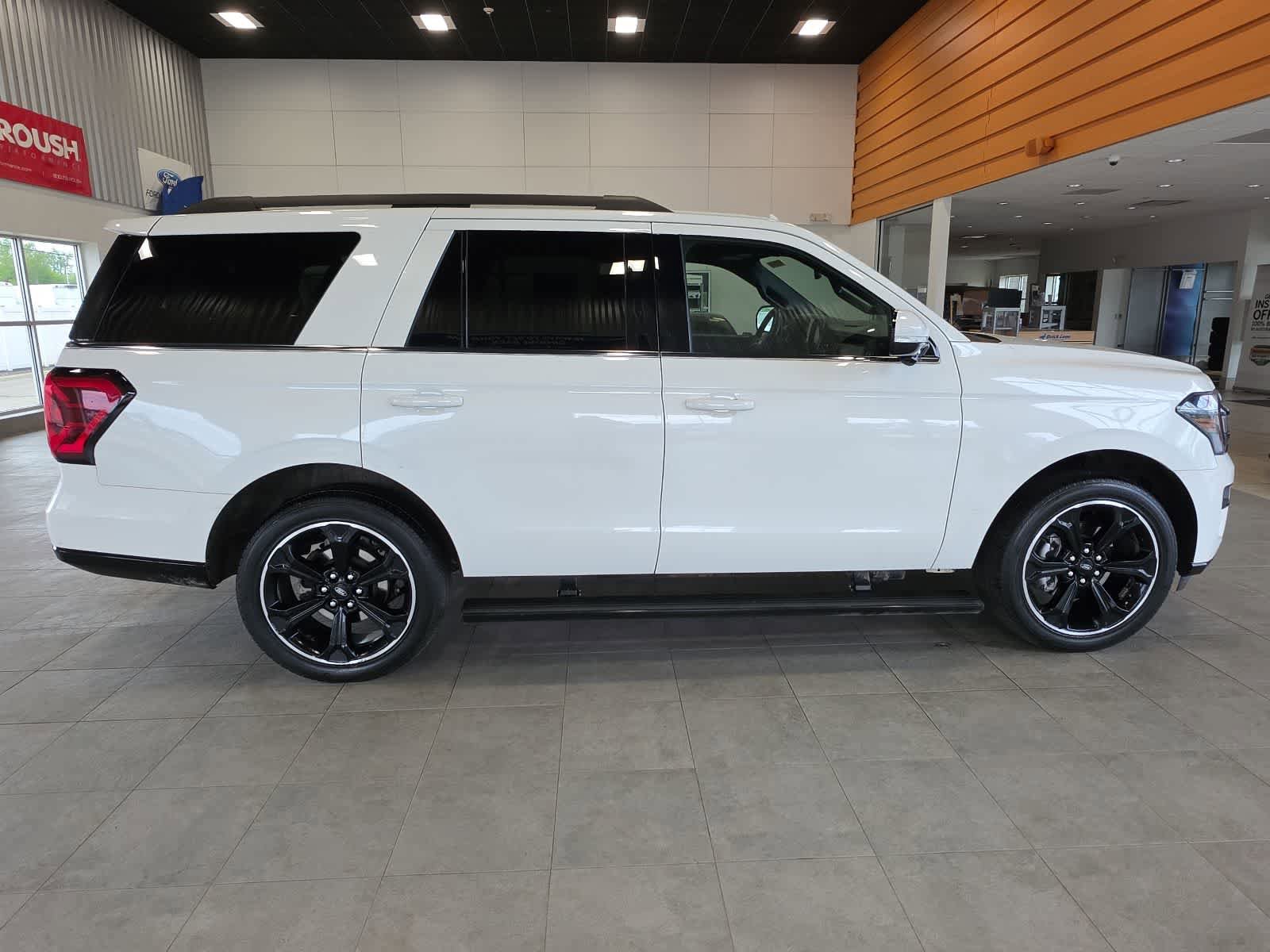 Used 2023 Ford Expedition Limited AWD/4WD image 6