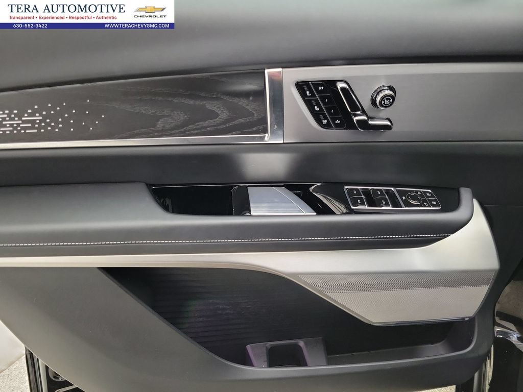 Certified 2026 Cadillac Vistiq Platinum w/ LPO, Floor Liner Package AWD/4WD image 20
