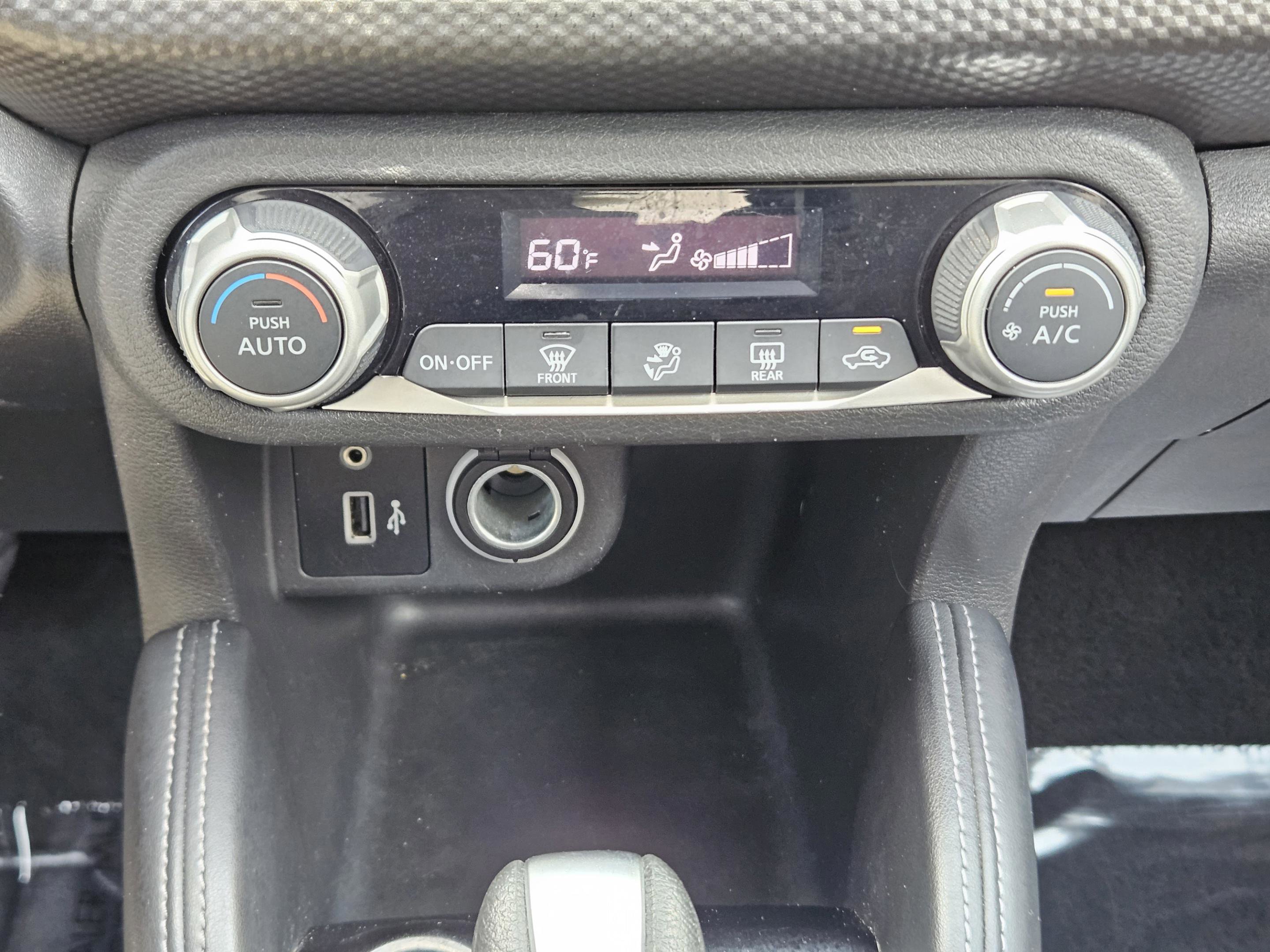 Used 2018 Nissan Kicks SV FWD image 11