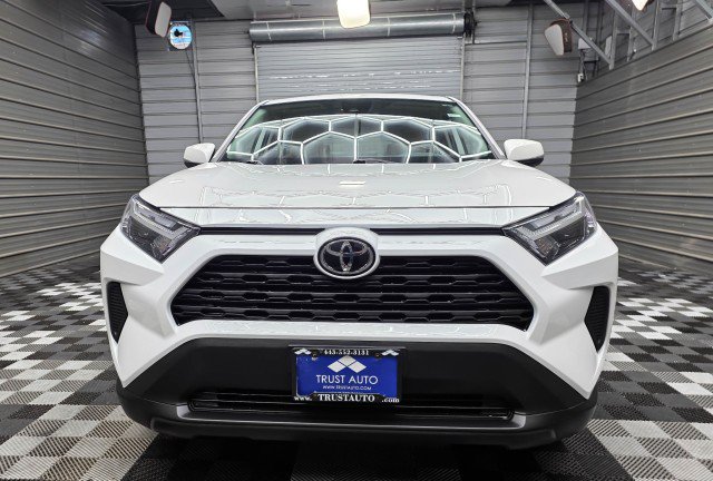 Used 2025 Toyota RAV4 LE AWD/4WD image 4