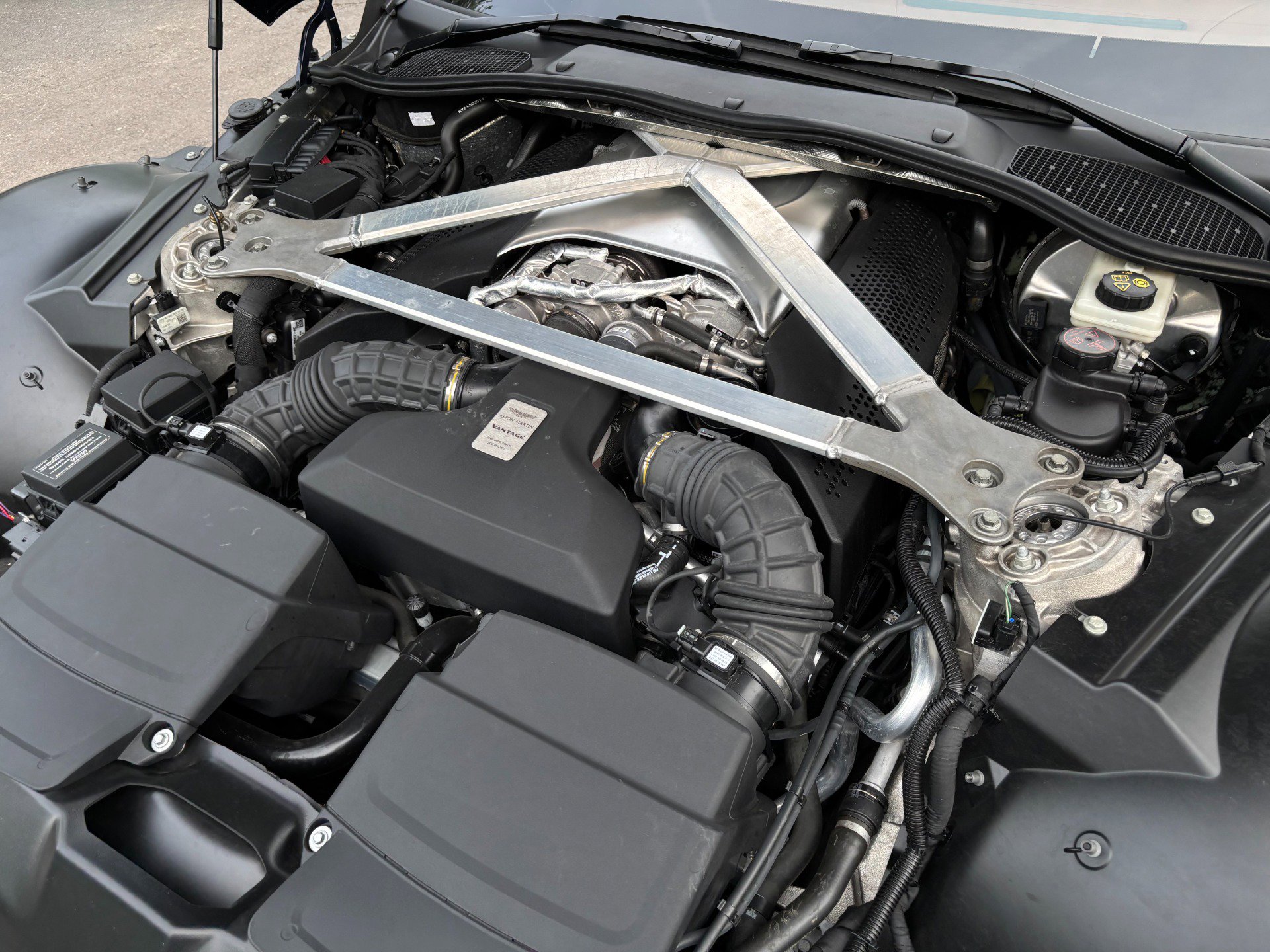 Used 2020 Aston Martin V8 Vantage Coupe RWD image 33