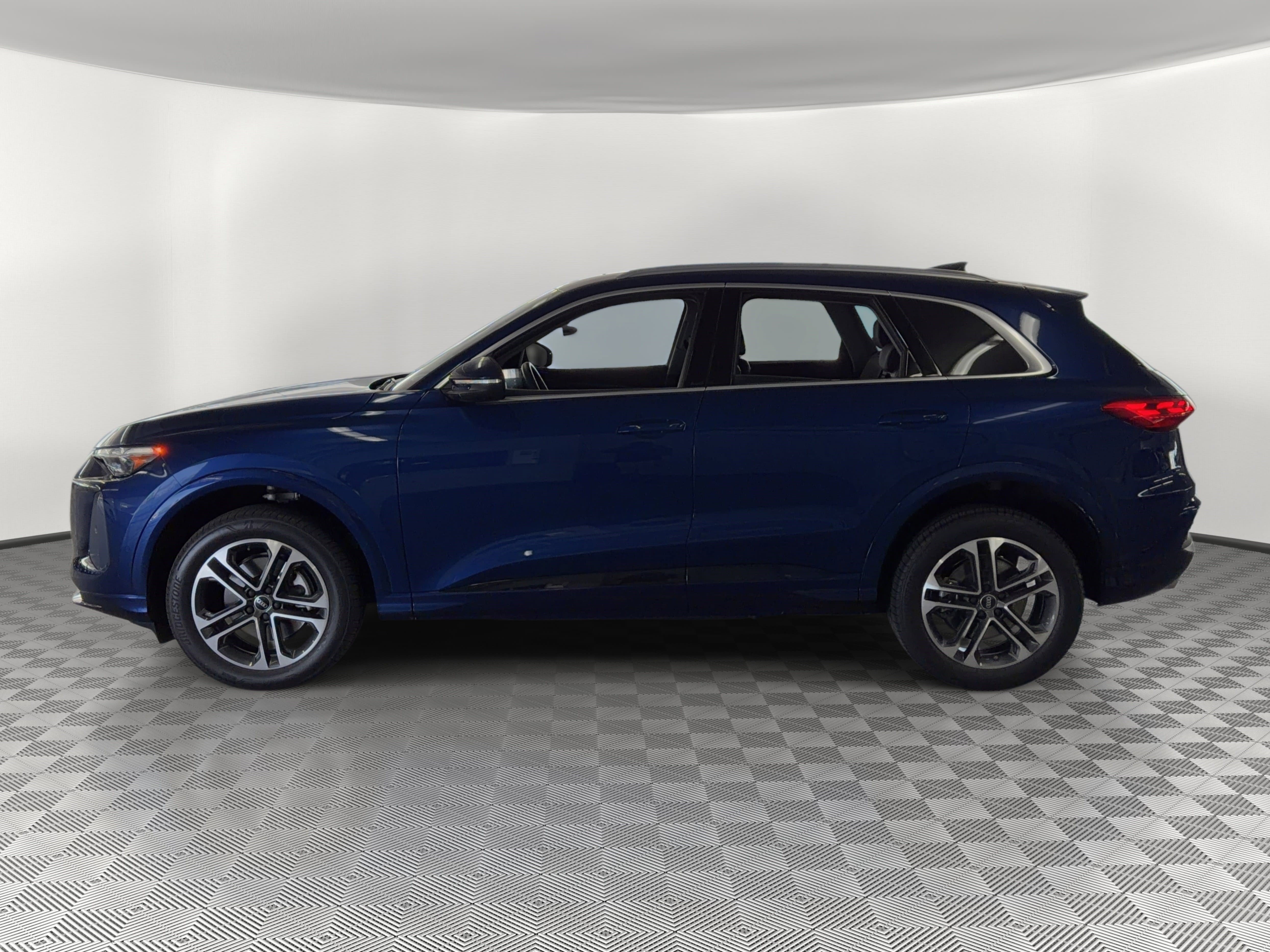 Certified 2025 Audi Q5 Premium Plus w/ Premium Plus image 2