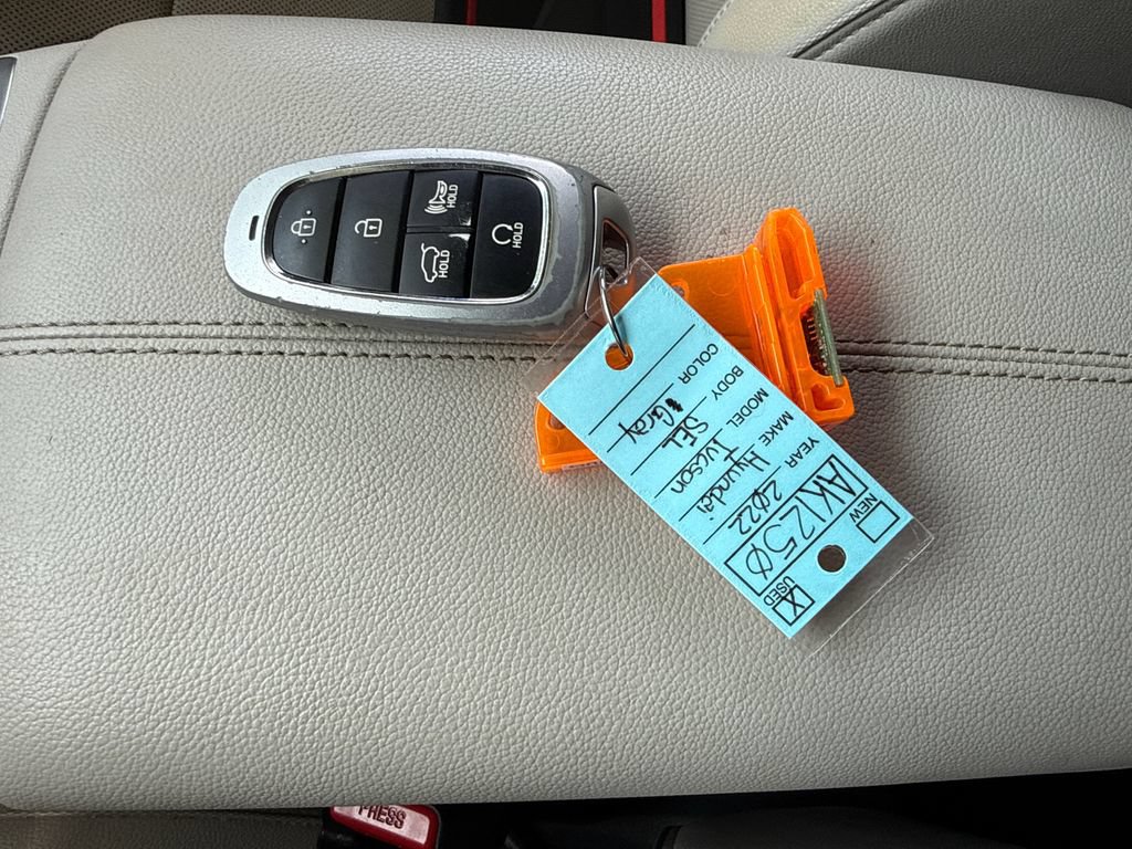 Used 2022 Hyundai Tucson SEL w/ Convenience + Premium Package AWD/4WD image 16