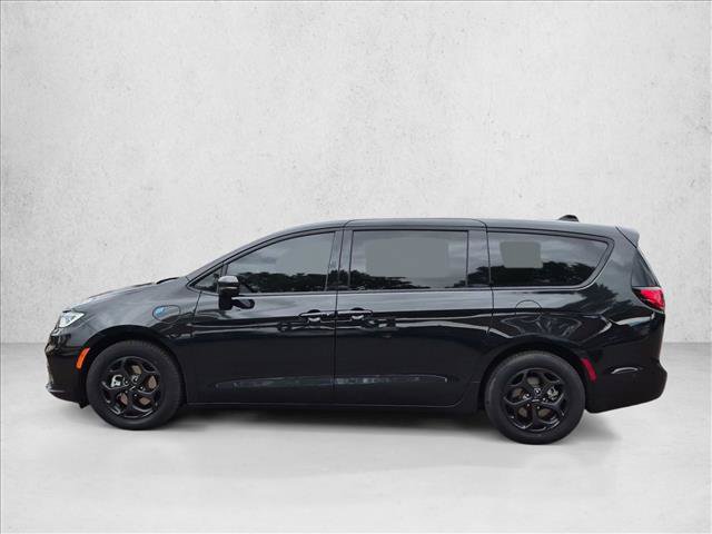 Used 2023 Chrysler Pacifica Limited w/ S Appearance Package FWD image 9