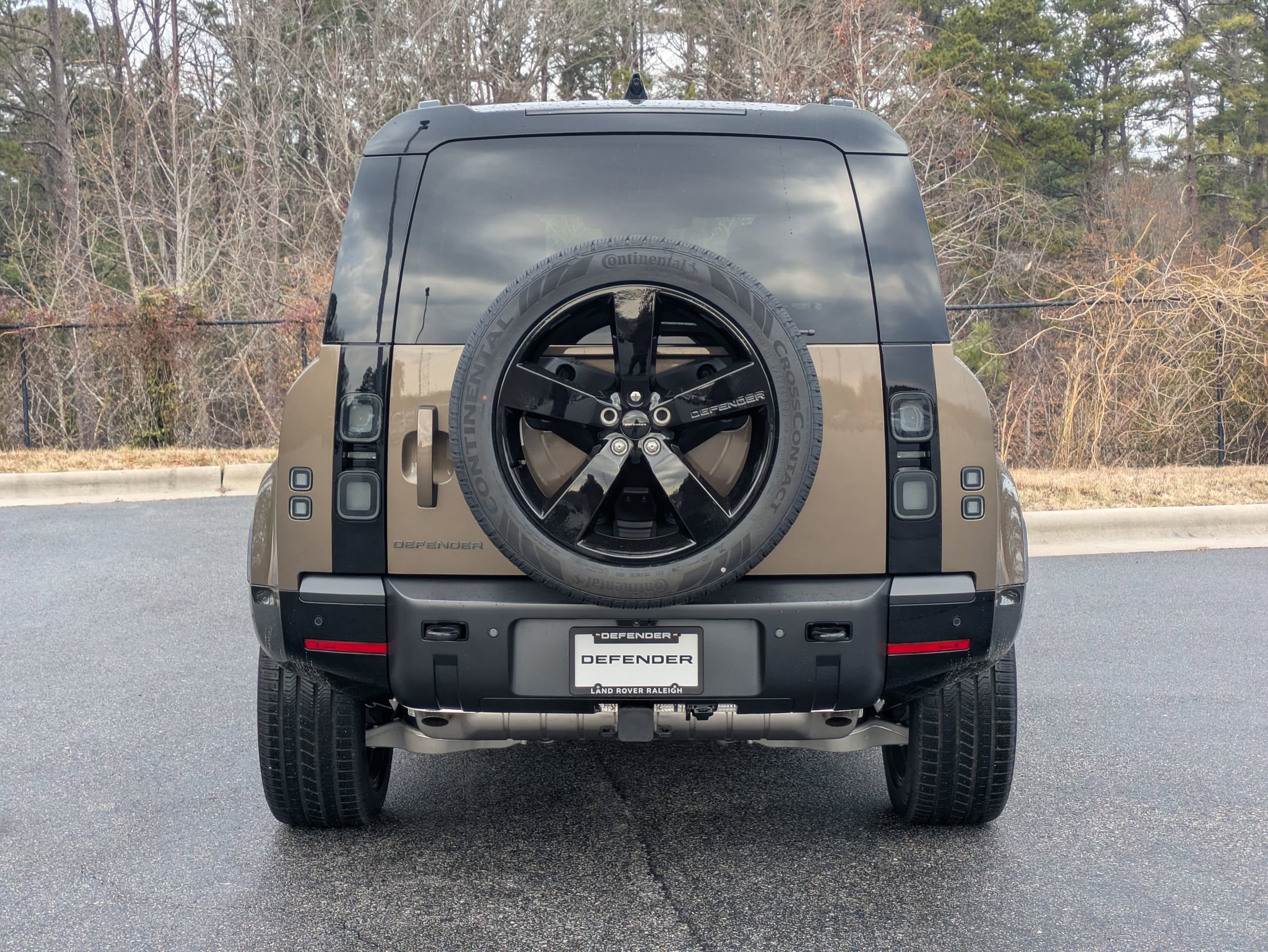 New 2026 Land Rover Defender 110 X-Dynamic SE image 6