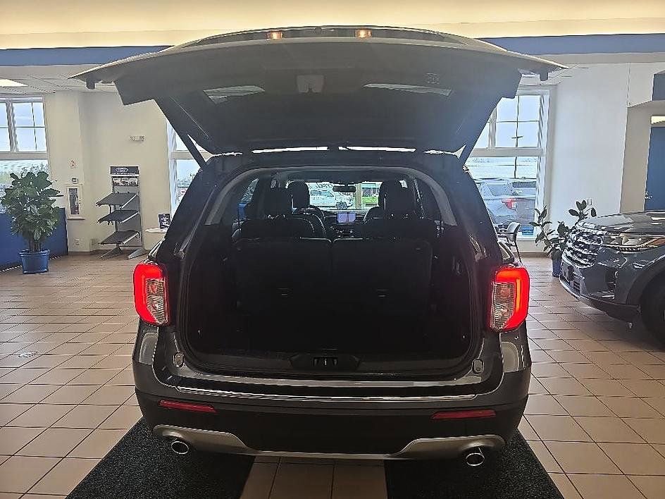 Used 2021 Ford Explorer Limited AWD/4WD image 32