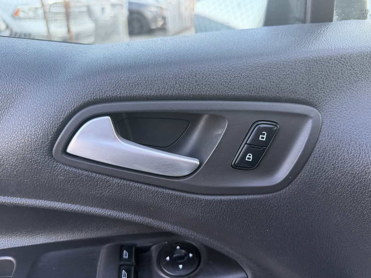 Used 2015 Ford Transit Connect XLT image 11