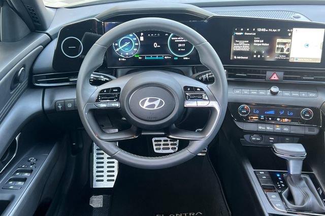 Used 2025 Hyundai Elantra SEL FWD image 16
