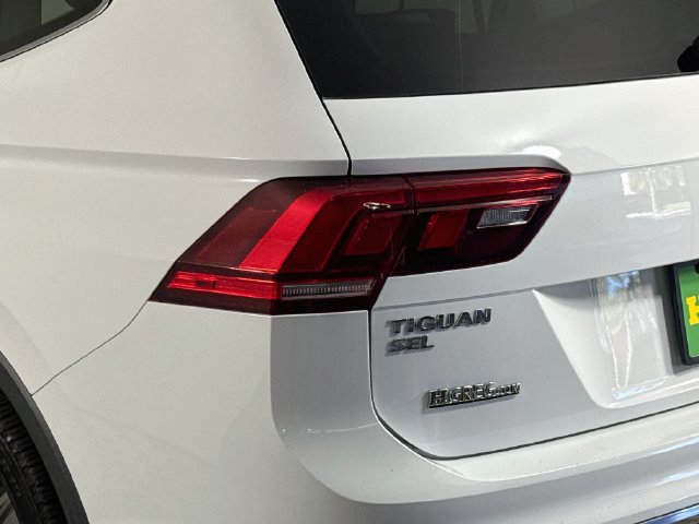 Used 2021 Volkswagen Tiguan SEL FWD image 35