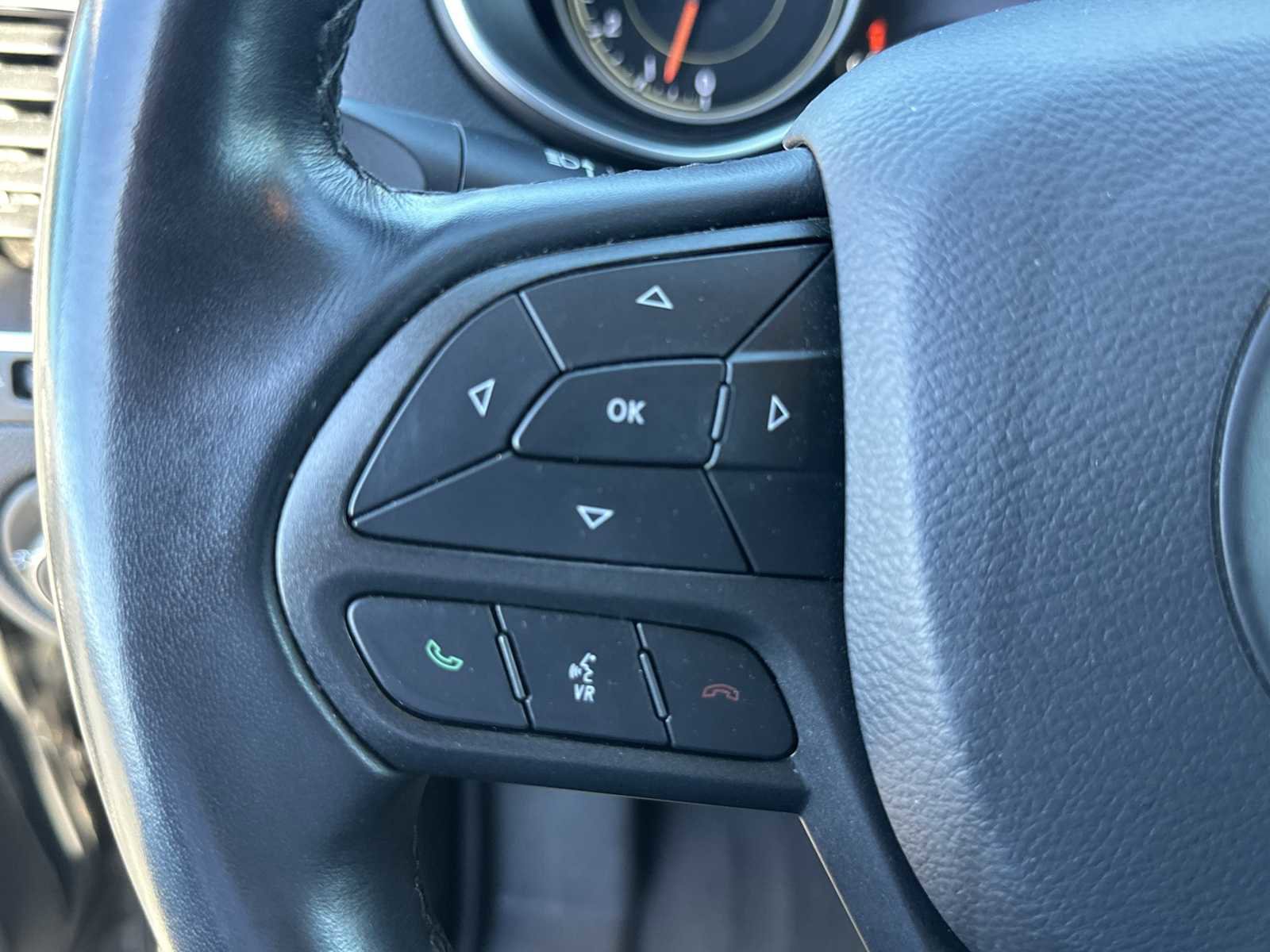 Used 2020 Jeep Cherokee Trailhawk image 26