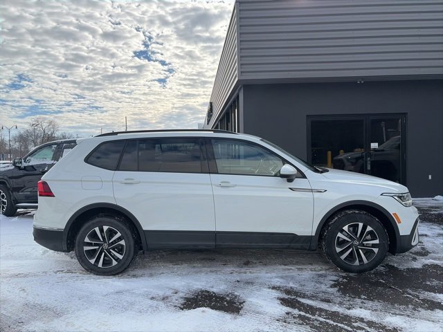 Used 2022 Volkswagen Tiguan S image 2