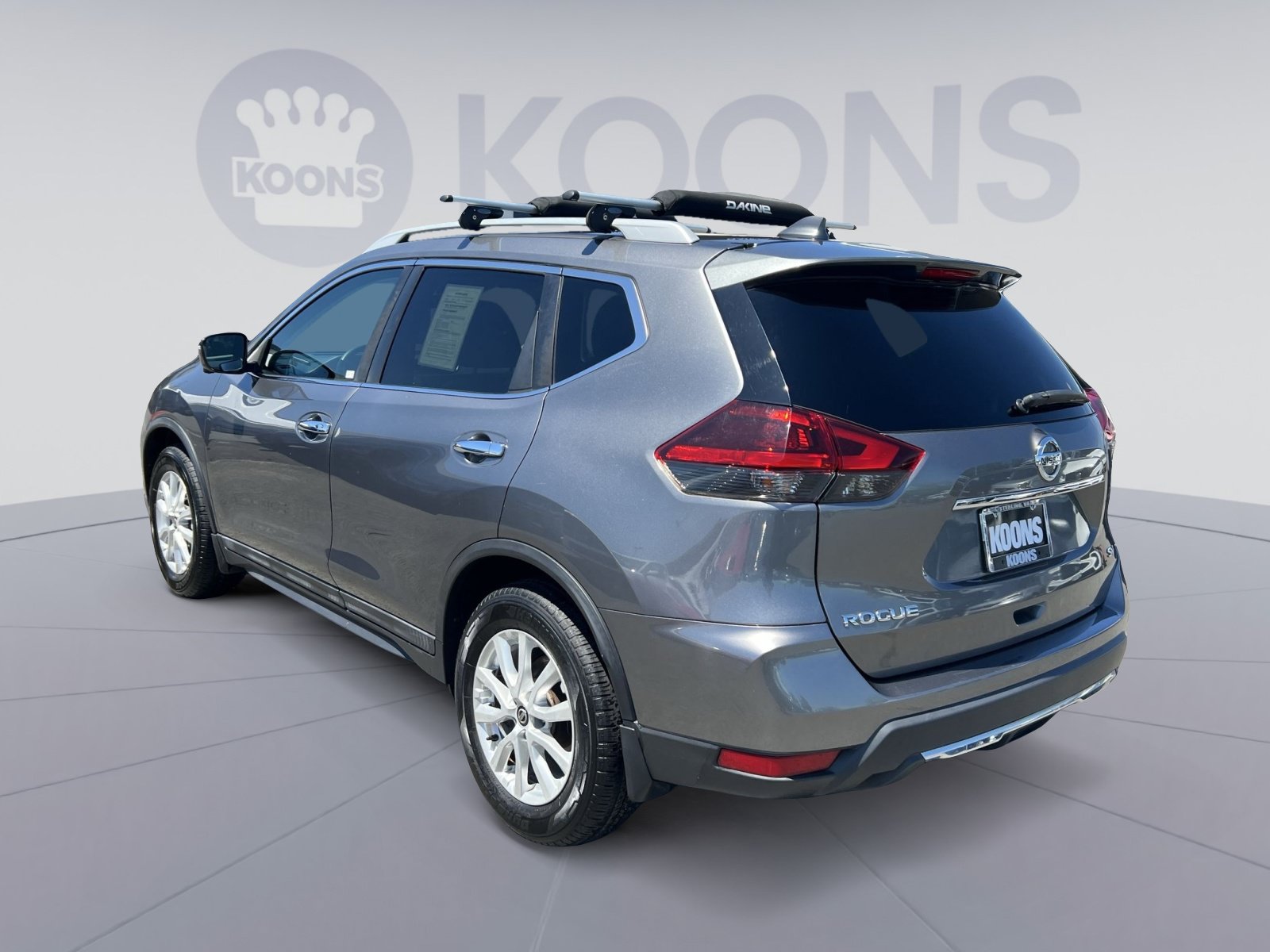 Used 2018 Nissan Rogue SV w/ Premium Package FWD image 14