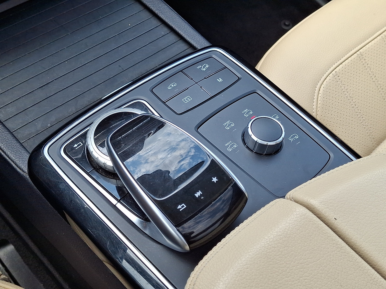 Used 2019 Mercedes-Benz GLS 450 4MATIC image 17