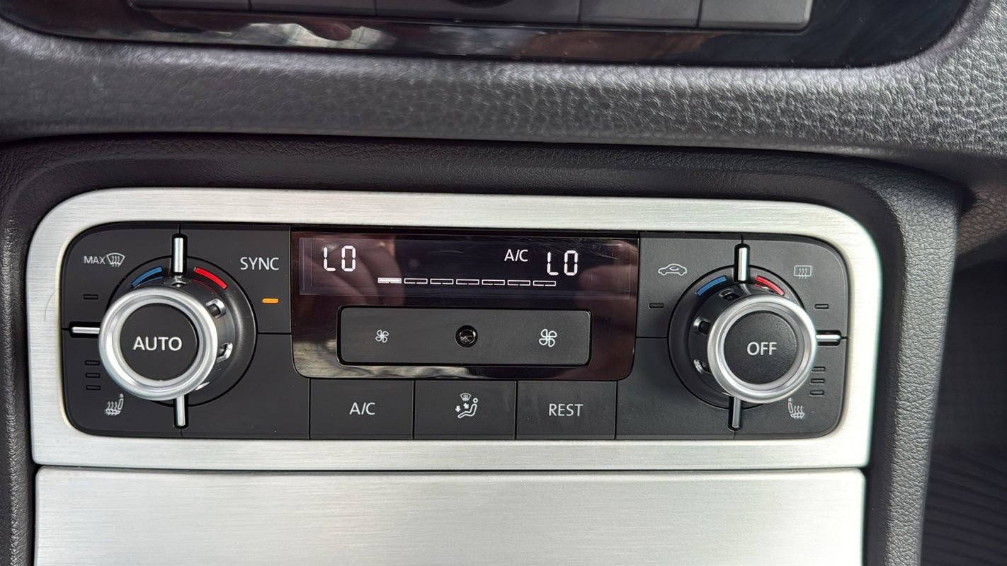 Used 2014 Volkswagen Touareg VR6 AWD/4WD image 25