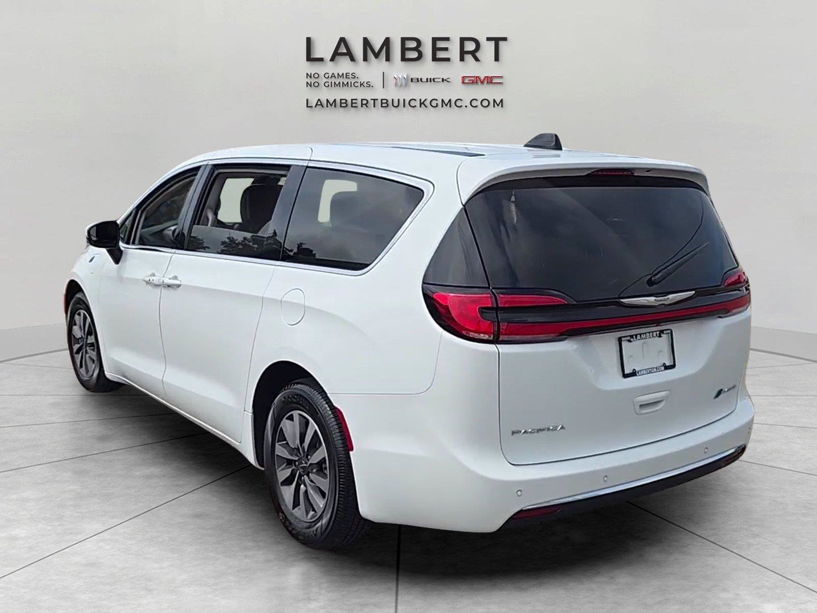 Used 2023 Chrysler Pacifica Touring-L FWD image 3