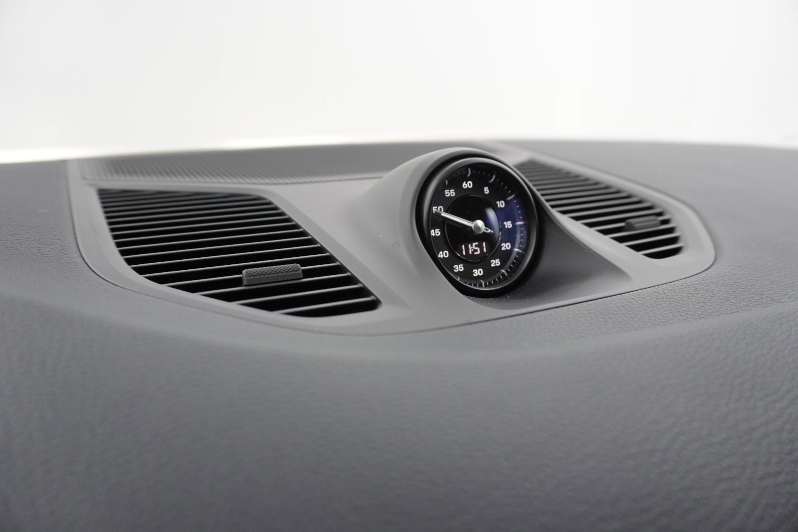 Certified 2025 Porsche Cayenne image 27