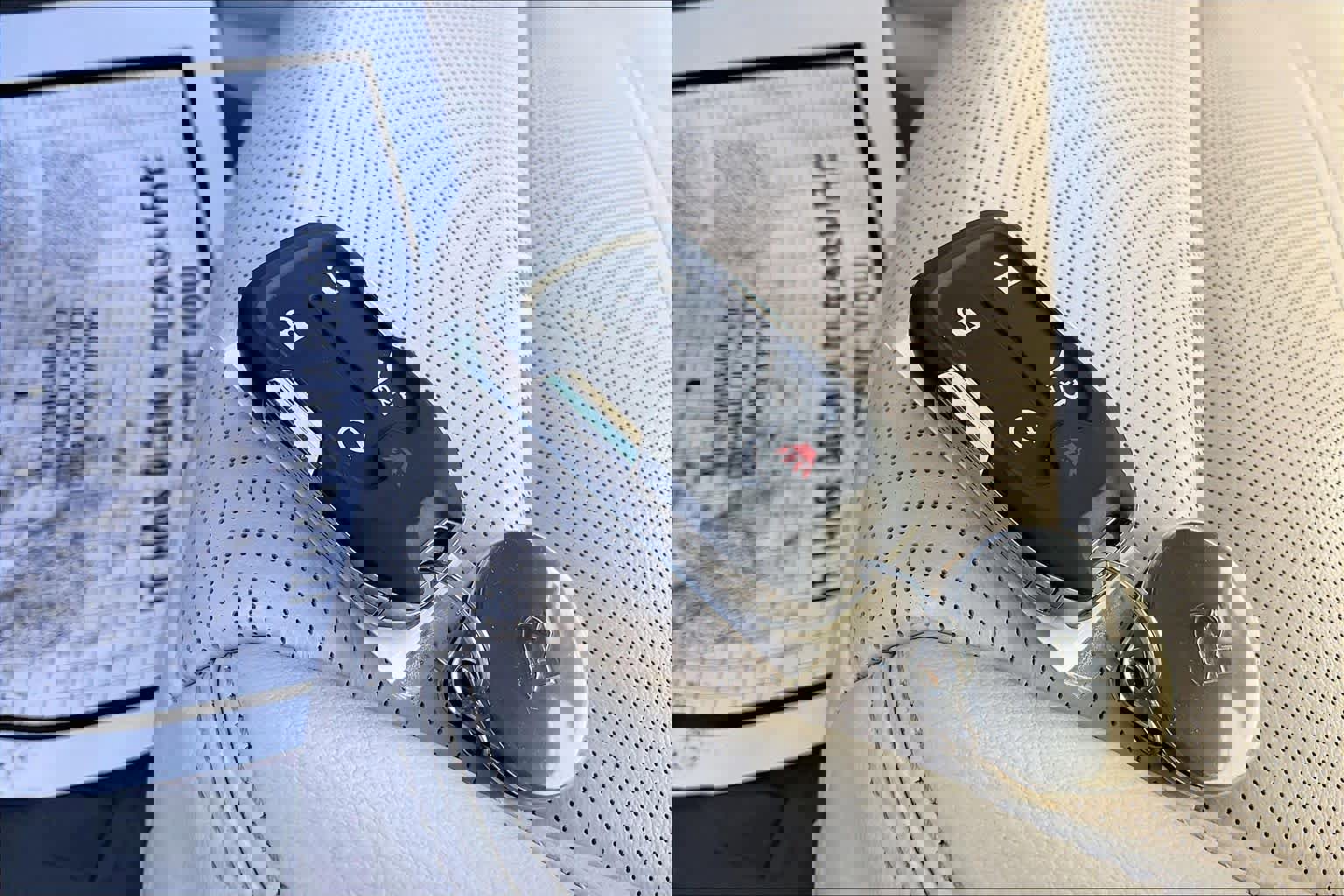 Used 2022 GMC Acadia Denali w/ Denali Ultimate Package image 13