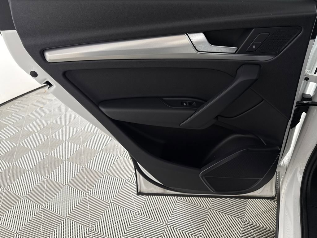 Used 2020 Audi Q5 2.0T Premium w/ Titanium Sport Package image 12