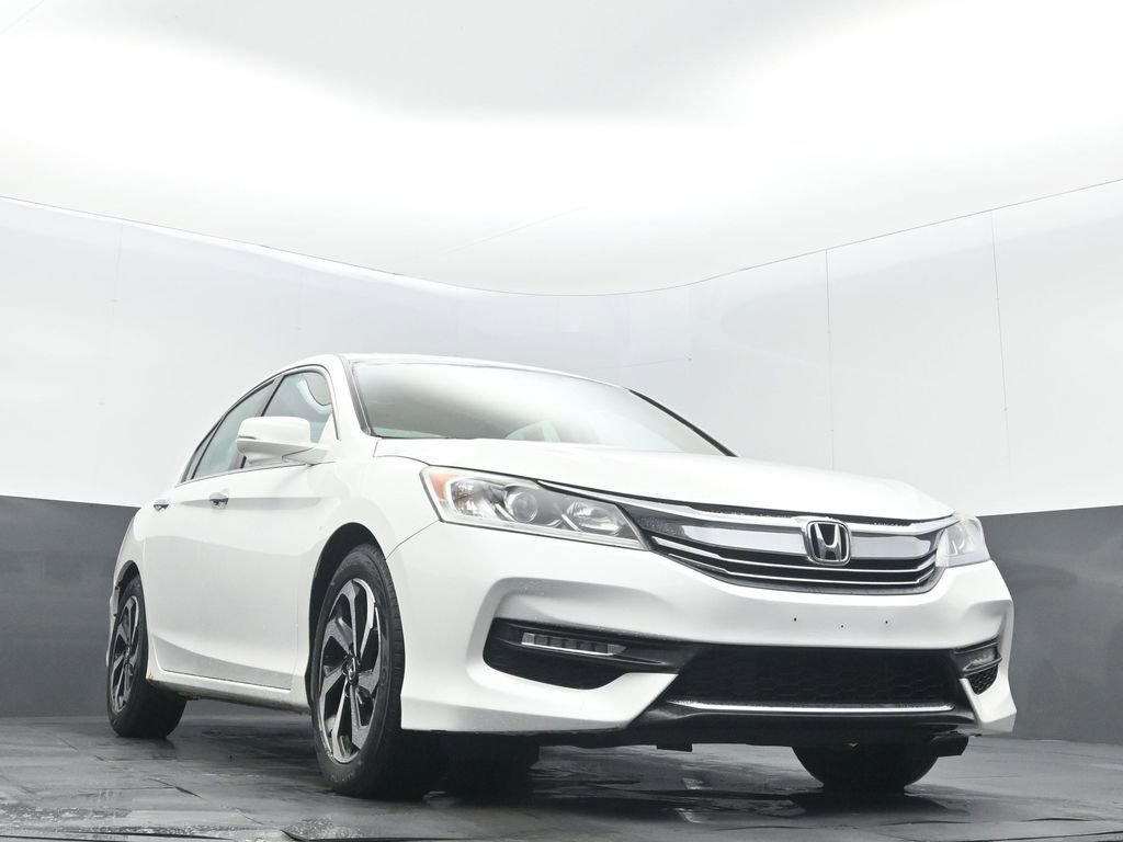 Used 2016 Honda Accord EX image 5