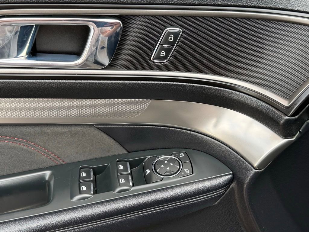 Used 2018 Ford Explorer XLT w/ Equipment Group 202A image 13