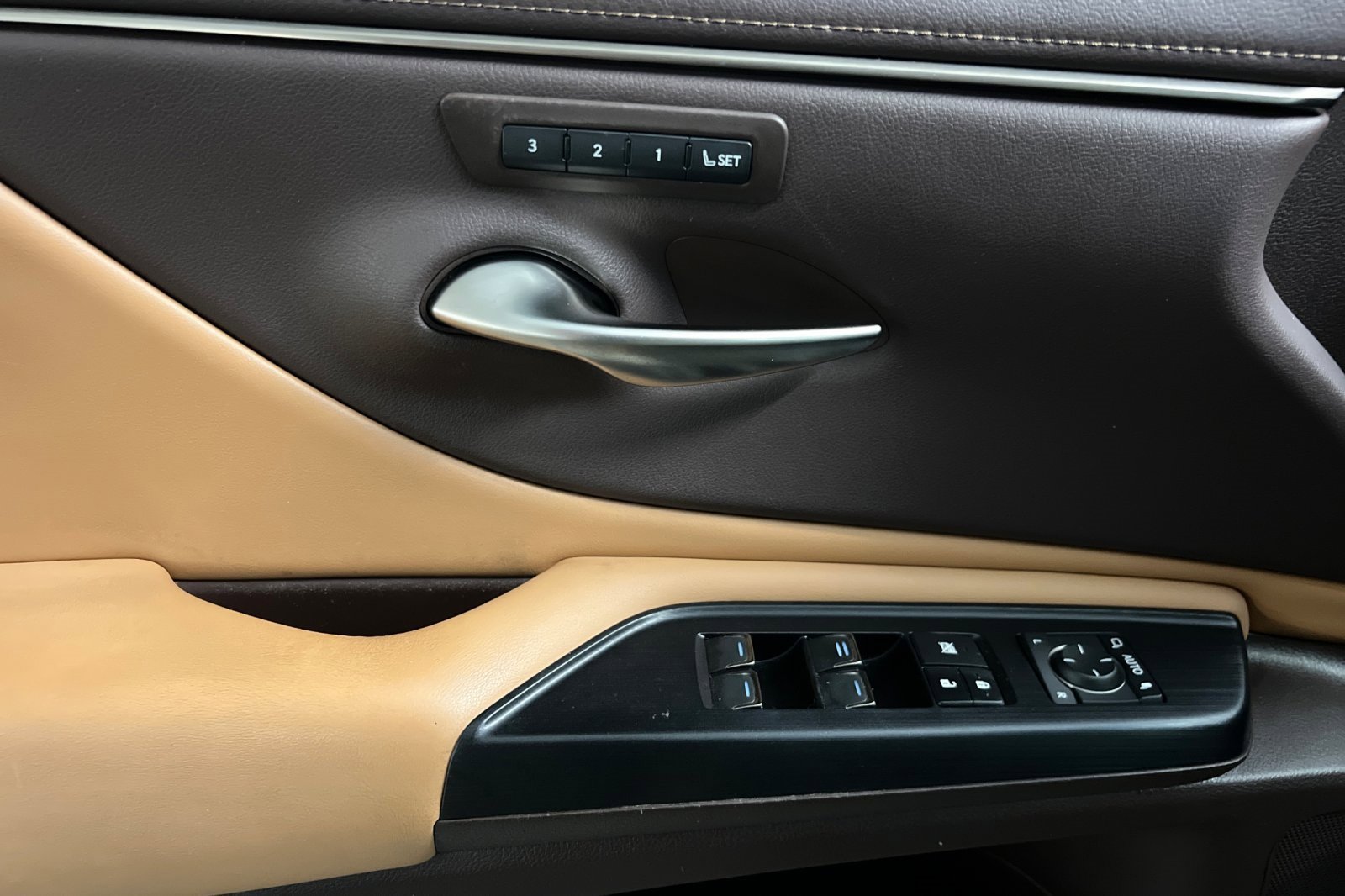 Used 2021 Lexus ES 250 250 w/ Premium Package image 11