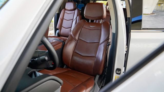 Used 2019 Cadillac Escalade ESV Premium Luxury RWD image 3