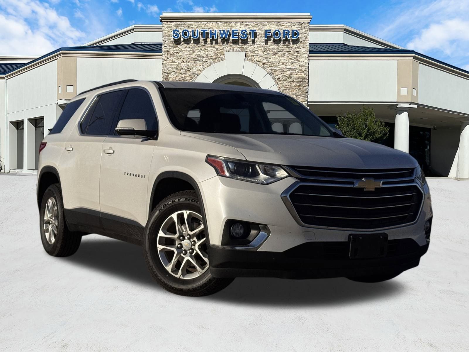 Used 2019 Chevrolet Traverse LT image 1