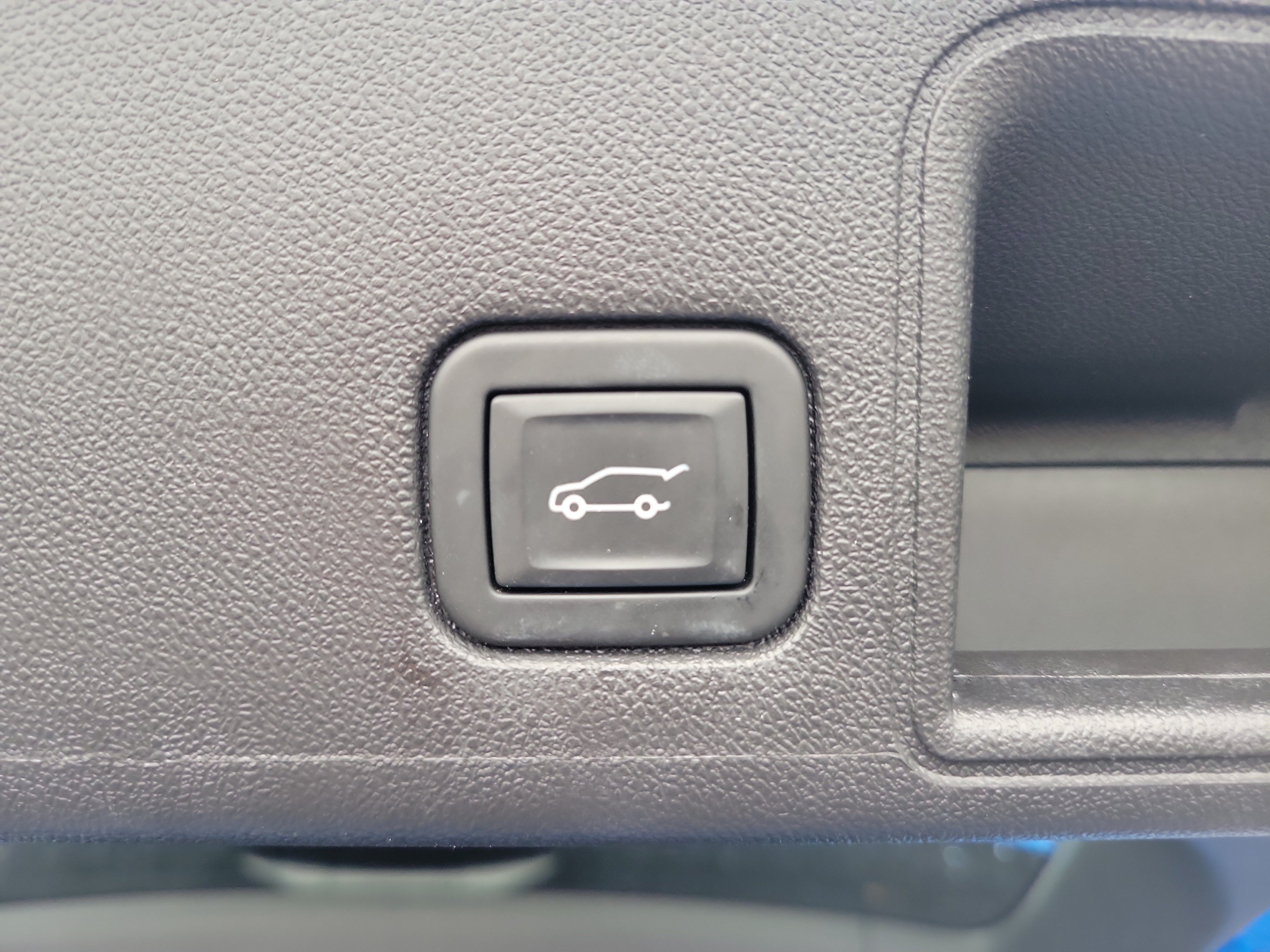 Used 2024 GMC Terrain SLT w/ Infotainment Package II FWD image 8