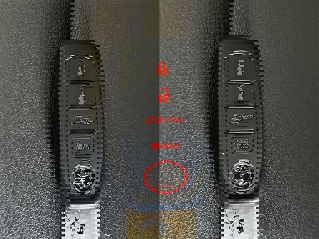 Used 2024 Toyota Corolla Cross XLE w/ Convenience Package image 28